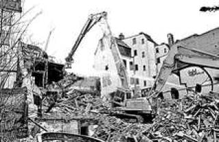 30 раненых, 700 арестованных