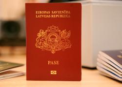 В следующем году начнут выдавать паспорта нового образца; пошлина вырастет вдвое
