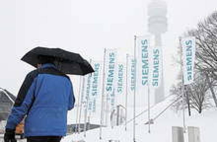 Немецкий концерн Siemens подал в суд иск на двух своих бывших менеджеров, требуя компенсации в размере 20 млн. евро.