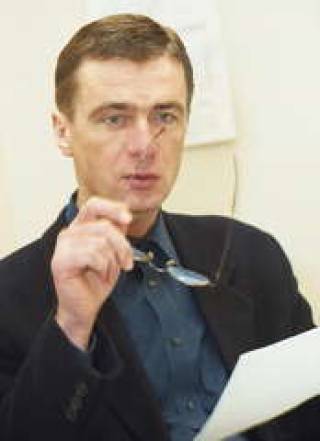  &lt;em&gt;Реструктуризация деятельности компании Parekss l zings произошла в начале 2001 года. Сегодня в ней работают 10 человек. Лизинговая компания Parex — дочерняя структура Parekss banka, принадлежащая ему на 100%. Основное направление деятельности — потребительский лизинг. В списке партнеров — 90 торговых фирм. Среди них: по продаже бытовой электротехники — Rota un K (магазины Tehnoland), Eltekss (Elektrolux, Philips), ER un partneri (Planeta JVC, Elektromarket), Lattelekom sakaru sistЇmas (магазины Teleparks); по продаже мебели — Raita и Tenda; по строительным материалам — MNL и Bergu nams; по печам и отопительной технике — Waterford Baltija.&lt;/em&gt;