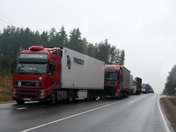 Пошлины за пользование автодорогами для грузового транспорта пока повышены не будут