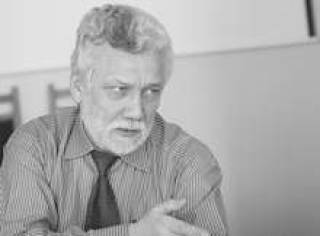 Инесис Фейферис: “Вопрос в том, кто будет управлять холдинговым фондом — наш банк, Госкасса, Агентство гарантий или другая структура”.