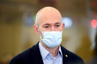 Павлютс: с приостановкой законопроекта о вакцинации в Сейме не исчезла необходимость обеспечивать безопасные услуги