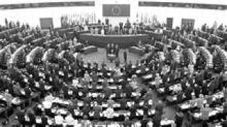 В зале  заседаний Европейского парламента сегодня и завтра будут расчленять газовых гигантов.