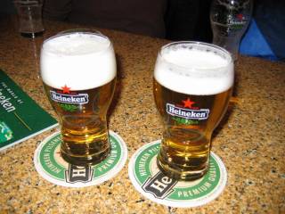 Пиво Heineken прекрасно продается в России, несмотря на спад в экономике и санкции Запада.