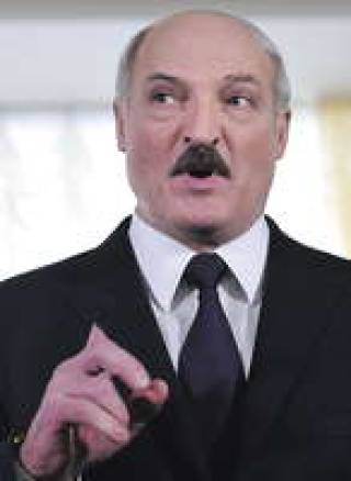 Еврочиновники недовольны ни Лукашенко, ни Орбаном.
