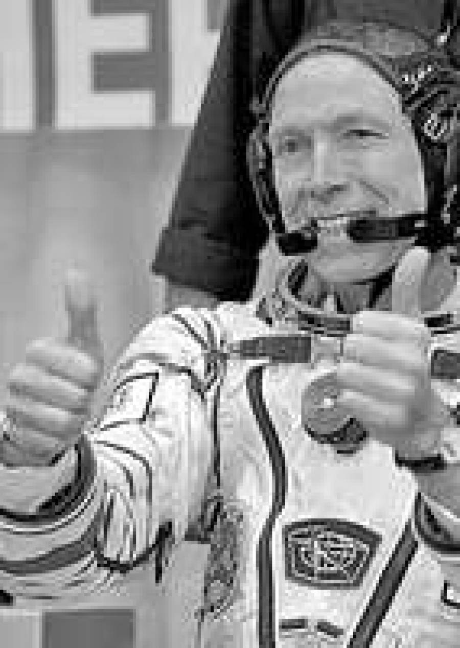 Японский магнат купил тур в небо