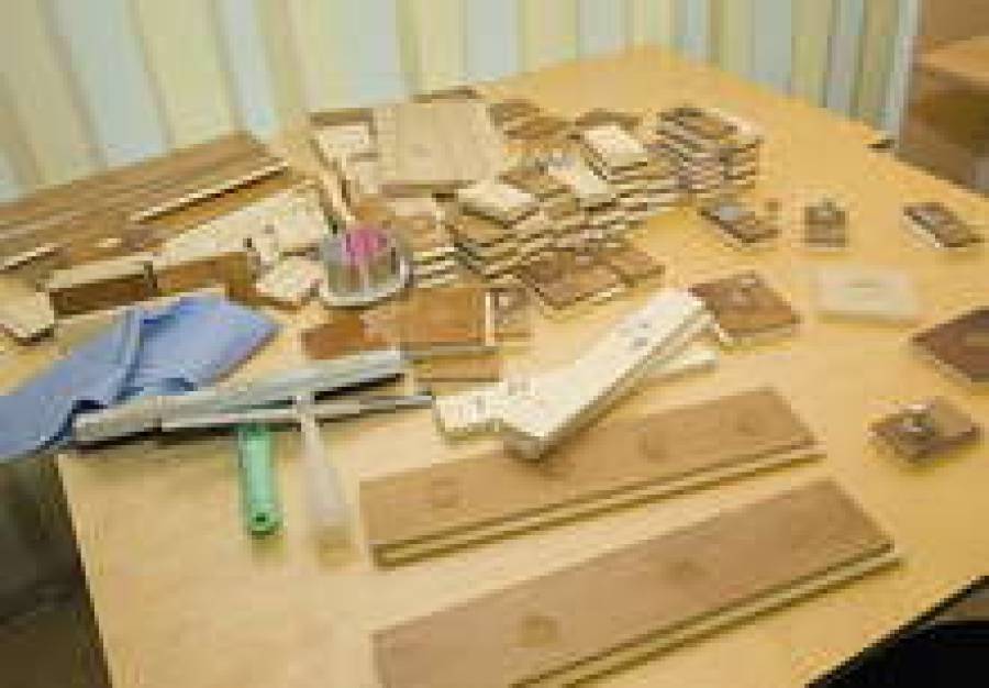 В МЕКА тестируют древесные материалы и фактически изобретают новые.