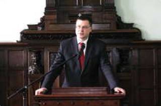 Премьер-министр Латвии Валдис Домбровскис по-прежнему уверен, что в самые тяжелые моменты кризиса его правительство поступало правильно.