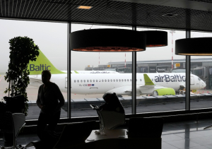 Сотрудникам airBaltic, которым грозит увольнение, помогут найти новую работу