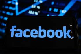 Facebook сменила название