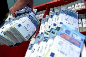 Минфин рассказал, когда Латвии станут доступны выделенные ЕС миллиарды