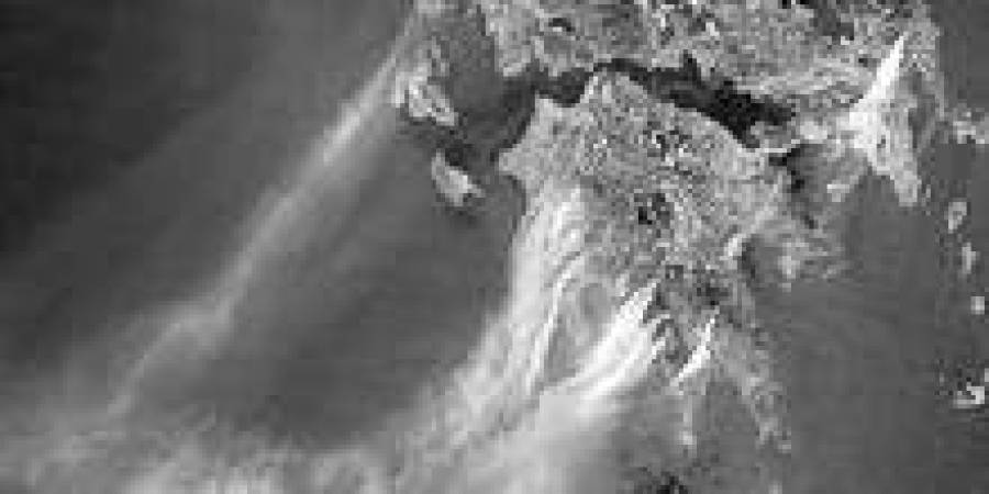 Безоблачное небо Греции покрыто дымовой завесой.