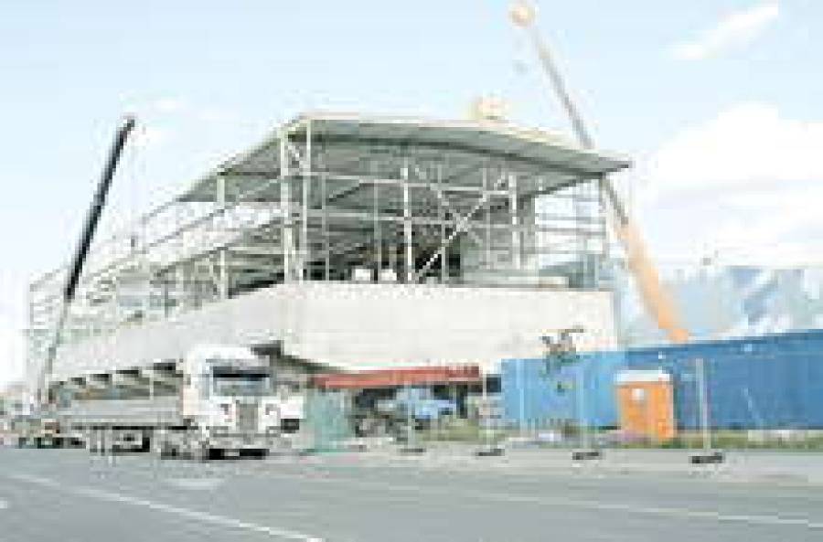 Сейчас рядом с Олимпийским центром возводится пристройка, в которой разместится пресс-центр.