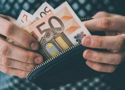 В ЕС сильно снизились реальные зарплаты, одно из самых резких падений – в Латвии