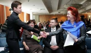 Банк продали. Казалось бы, при чем здесь Vienotība?