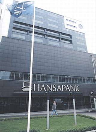 Hansapank поднимается по лестнице