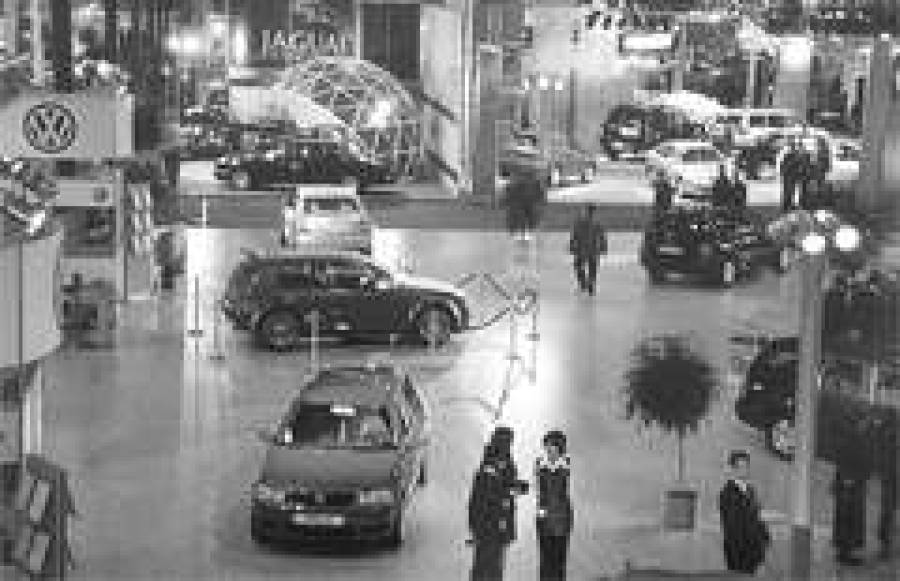 Дилеры поехали в Европу. Выставка Auto С2001 открылась в Риге.