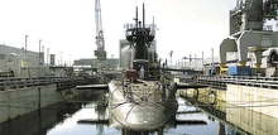 Подводная лодка класса Vanguard в доке.