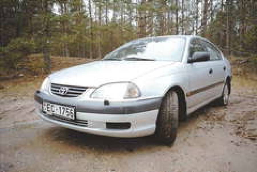 Avensis с новым лицом
