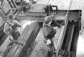 Латвийская промышленность производит 64% от объемов 1990 года.
