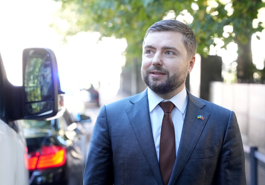 Президент Украины уволил посла в Латвии