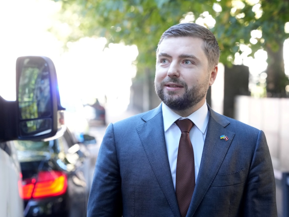 Президент Украины уволил посла в Латвии