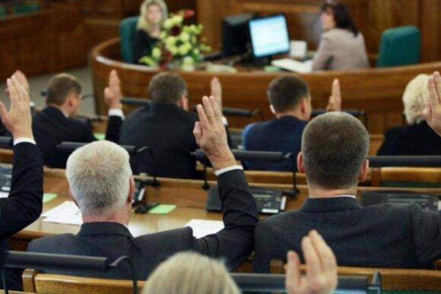 Сейм поддержал идею штрафов за обслуживание посетителей без масок