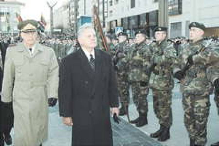 Поперед братьев в пекло. Приглашение в НАТО Литва может получить уже в 2002 году.