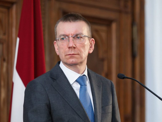 Страна застряла в переходе: способен ли Эдгарс Ринкевичс повысить рождаемость?