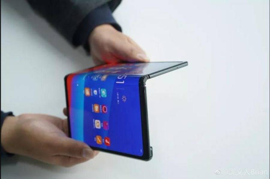 Oppo тоже показала свой складной телефон