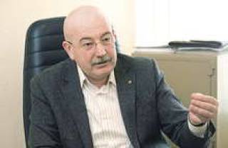 Президент фабрики Gemmi Евгений Волошин говорит, что сегодня занимается выживанием, а не бизнесом. Впрочем, он готов нарастить обороты ювелирного производства в тысячу раз, как только появится спрос.