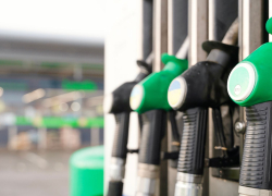 Нефть по 200 долларов за баррель. А сколько будет стоить литр бензина на АЗС Латвии?