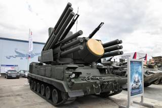 Самоходный зенитный ракетно-пушечный комплекс наземного базирования &quot;Панцирь-С1&quot;.