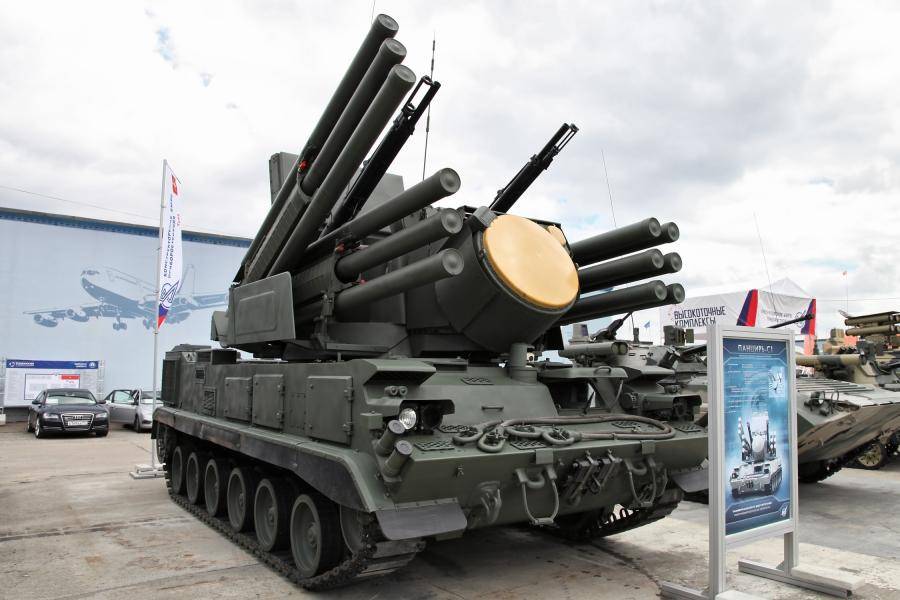 Самоходный зенитный ракетно-пушечный комплекс наземного базирования &quot;Панцирь-С1&quot;.