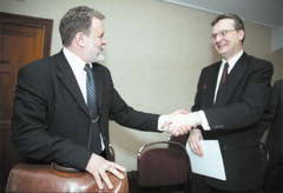  Президент Latvenergo Карлис МИКЕЛЬСОНС (слева) и председатель правления Eesti energia Гуннар ОКС.