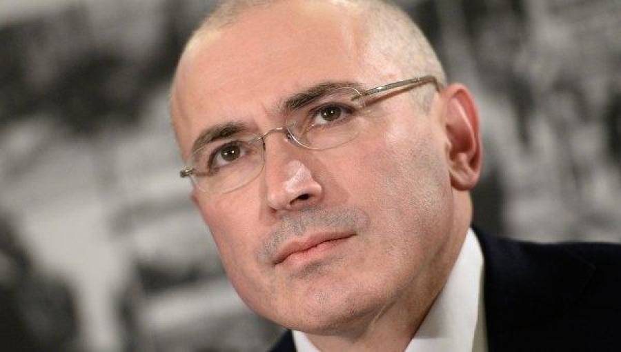 Некоторые политические обозреватели полагают, что Кремль готовится к битве с бывшими акционерами ЮКОСа.