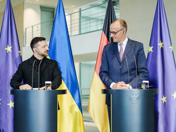 Фридрих Мерц на совместной пресс-конференции с президентом Украины Владимиром Зеленским в Берлине.