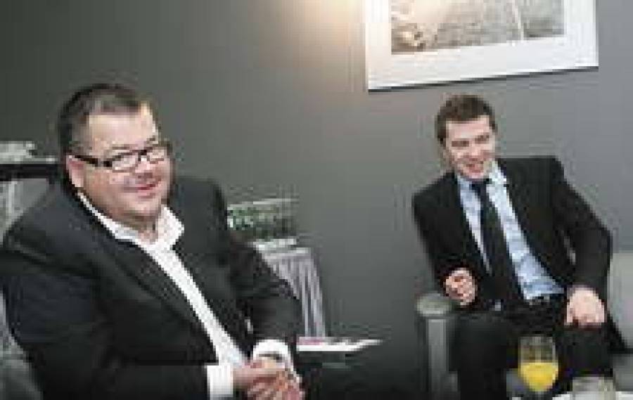 Кришьянис Петерс (слева): &rdquo;Ни багажные  ленты, ни стойки регистрации, ни туалеты не  соответствуют объему нашего пассажиропотока&rdquo;.