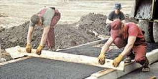 В Латвии дороги еще долго будут строить по старинке.