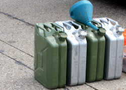 Правительство поддержало введение солидарного платежа для торговцев топливом