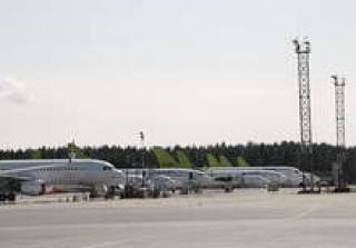 Весь авиапарк airBaltic стоит на приколе.