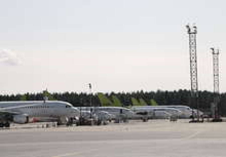 Весь авиапарк airBaltic стоит на приколе.