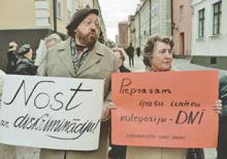 Если к январю 2008 года, когда будут отменены потолки арендной платы в денационализированных домах, политики не предпримут шаги, направленные на расселение их обитателей, начнется новая волна пикетов.