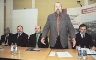  Председатель Латвийско-российского совета по деловому сотрудничеству Г.КАЗЕКС приветствует гостей.