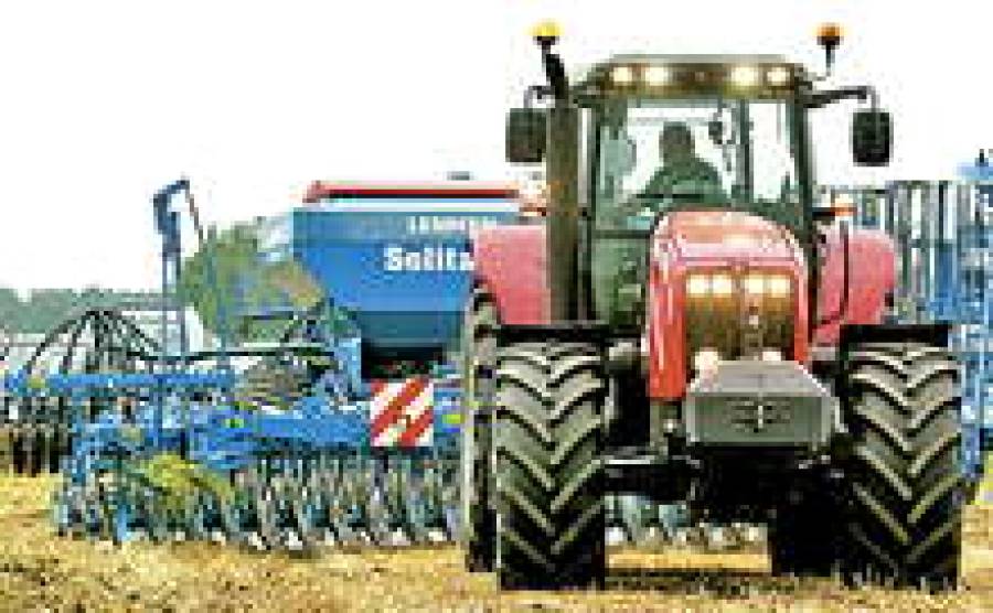 В течение четырех дней все желающие могут помериться силами в традиционных заездах на тракторах Claas и Massey Ferguson.