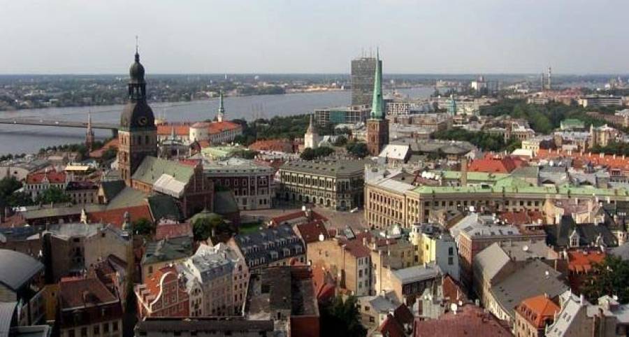 Эксперт о ВНЖ: пока латвийцы спорят, эстонцы переманивают инвесторов