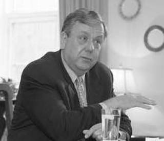 Чарльз Симпсон: “Это не дело для американского судьи — комментировать местные инциденты”.