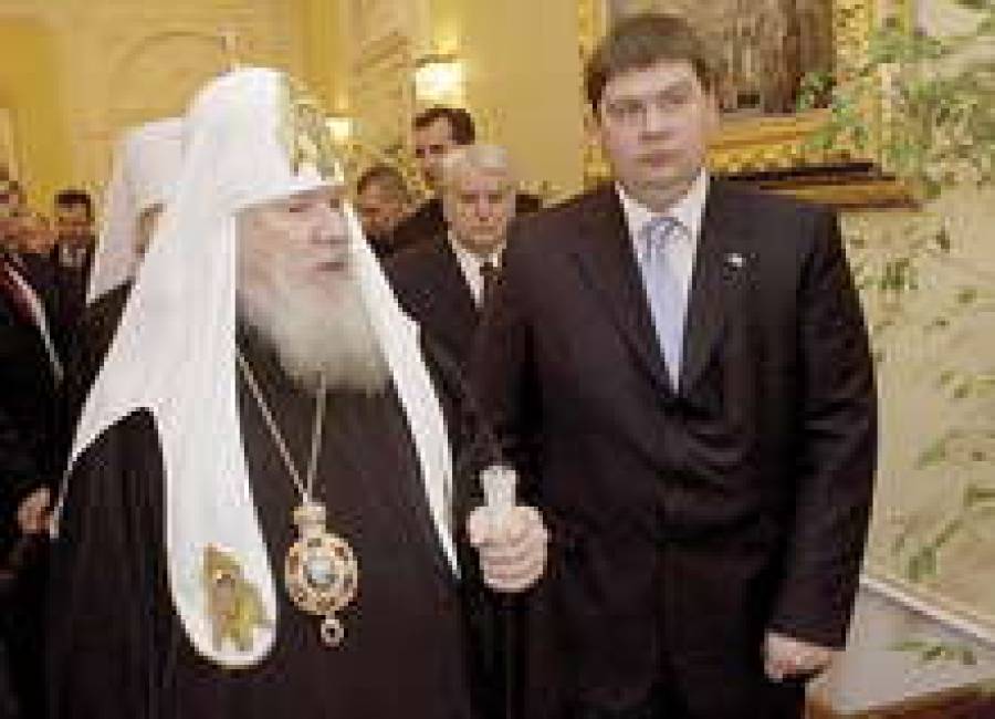 Завтрашнюю встречу А.Калвитиса с В.Путиным, видимо, устроил патриарх Алексий II.
