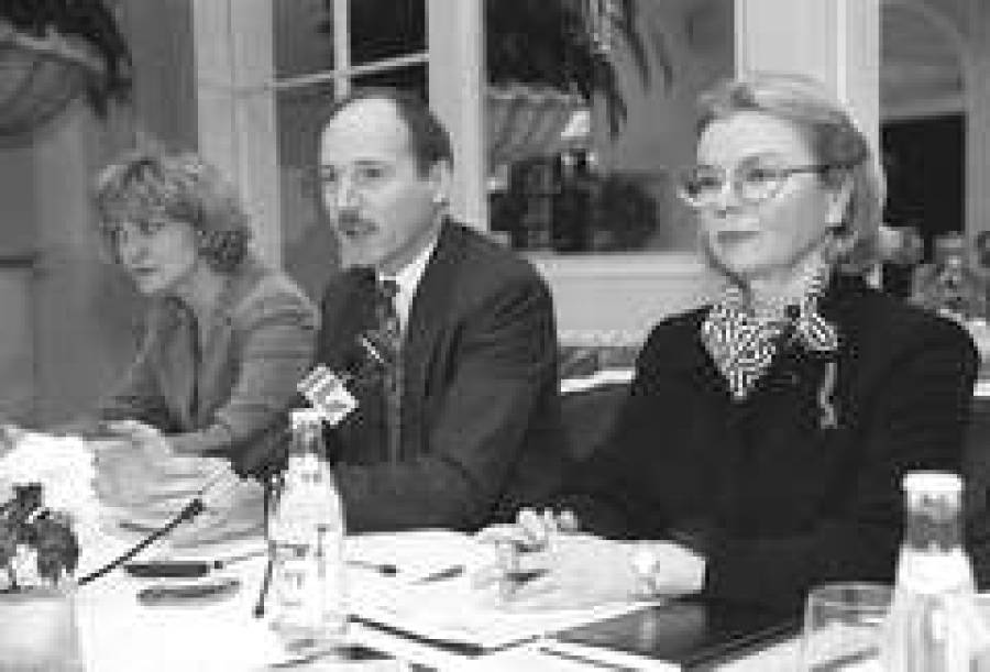  Рута СКУЙЕНИЕЦЕ из airBaltic (слева), Бернхард ЛЕВ из Grand Palace Hotel и Гундега ЗЕЛТИНЯ из Latvia Tours — часть команды &quot;вдохновителей&quot;.